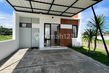 Rumah Fasilitas Pool Area dan Club House, Desain Elegan. Pusat Kota Jember