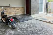 Rumah 2 Lantai Nyaman Asri di Renon