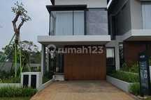 Elegansi Rumah Modern di Kawasan Danau