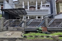 Di Jual Rumah Eropa 2 Lantai Full Furnished