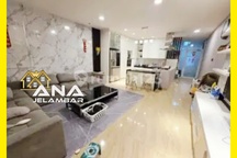 Ana Rumah 4Lt Luas 5X20.5m Lokasi Strategis Semi Furnish di Jelambar - * Good- Deal !!*