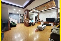 Ana Disewa Rumah 3Lt Luas 15X20m Lokasi Strategis Lingkungan Nyaman di Jelambar - * Good- Deal !!*