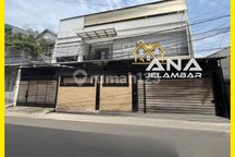 Ana Rumah 3Lt Luas 15X20m Lokasi Strategis Lingkungan Nyaman di Jelambar - * Good- Deal !!*