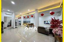 Ana* Rumah Hoek 3lt Luas 7.6x15m Furnish Nyaman Di Duri Kepa, Kebon Jeruk - * Good-deal!!*