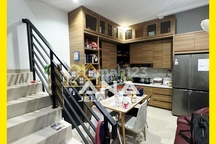 Ana Rumah Rapi 3.5Lt Luas 3.75X14.5m Semi Furnish Lokasi Strategis di Jelambar - * Good- Deal !!*