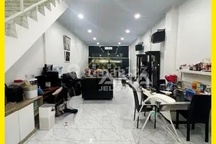 Ana Rumah Furnish 4Lt Luas 5X20m Hadap Selatan Jln 2.Mobil di Jelambar - * Good- Deal !!*