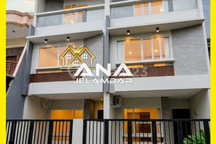 Ana Rumah Baru 3Lt Luas 4.5X15m Modern Minimalis Hadap Selatan di Duri Kepa, Kebon Jeruk - * Good- Deal !!*
