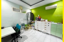 Ana Rumah Kav Polri Luas 7.5x15m 2.5lt Semi Furnish Lokasi Bagus Jln 2 Mobil Jelambar - * Good- Deal !!*