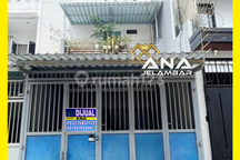 Ana Rumah 3Lt Luas 4X17m Lokasi Rapi Jln 2 Mobil Lega di Jelambar - * Good- Deal !!*