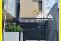 Ana Rumah Bagus 3Lt Luas 5X20m Modern Minimalis Lokasi Strategis di Taman Ratu, Kebon Jeruk - * Good- Deal !!*
