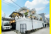 Ana Rumah Hoki di Komp. Thi 3Lt Luas 12X16.5m, Lt.198m2 Semi Furnish Jelambar - * Good- Deal!! *