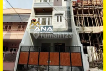 Ana Rumah Baru 3.5Lt Luas 6X15m2 Dalam Komplek Hadap Barat Laut Jln 2 Mobil di Tomang - * Good- Deal !!*