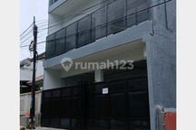 Rumah 2 Lantai Lokasi Strategis Dekat Gwk di Jimbaran