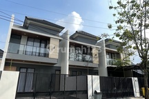 Dekat Toll Limo Depok, Siap Huni Rumah 2 Lantai Eksklusif