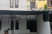 Disewakan Rumah 2 Lantai di Jalan Swadaya Duren Sawit