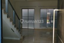 Disewakan Rumah Golf Island