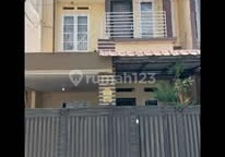 Rumah 2 Lantai di Medan Denai