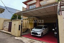 Rumah Mewah Harga Murah, Ada Taman Plus Kolam Renang, di Kemang