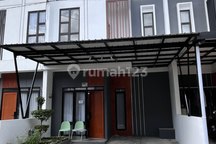 Rumah 2 Lantai Ready Lebar Jalan 2 Mobil