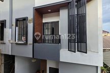 800Jutaan Jaksel,Rumah Mewah Minimalis Jalan Raya Utama Siap Huni Jagakarsa