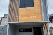 "Rumah Minimalis Siap Huni, Akses Mudah ke Jalan Raya Cimanggis"