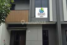 Di Sewa.. Rumah 2 Lantai, Bekasi, Perumahan Komplek, Kondisi Baru, Bagus, Bebas Banjir, Lingkungan Nyaman dan Aman, Row Jalan Lebar.