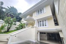 For Rent House Modern Mewah Furnished Lokasi Asri dan Nyaman Dekat Jis dan Golf dan Mall Pondok Indah Area Pondok Indah Jakarta Selatan
