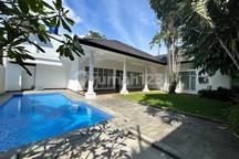 For Rent House Tanah Luas Lokasi Dekat Sekolah Internasional dan Dekat Kemang Raya Area Kemang Jakarta Selatan