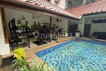 For Sale Rumah Konsep Compound Terdiri Dari 3 Hunian dengan Akses Masuk Masing-Masing Sangat Cocok untuk Kost atau Multifungsi atau Kantor atau Ruang Usaha atau Klik atau untuk Keluarga Besar Multi-Generasi, Private Residence, atau Kombinasi Tinggal & Sew