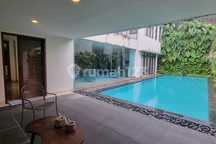 For Rent House Semi Furnish Dekat Senayan dan Mabes dan Sekolah Internasional dan Blok M dan Dekat Senopati Kebayoran Baru Jakarta Selatan
