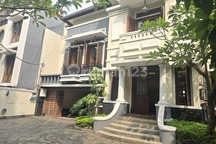 For Sale House Dalam Bentuk Kost Kostan dan Terisi Rumah bisa untuk Kantor atau Tempat Tinggal atau Multifungsi atau Klinik Area Premium Menteng Jakarta Pusat