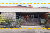 Rumah Berada di Perumahan Ditengah Kota