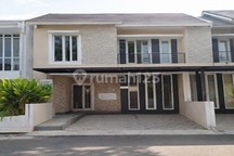 Rumah Berada di Perumahan Karawang