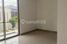 Rumah 2 Lantai Mewah & Nyaman di Pik 2- Desain Minimalis Modern, Layout Lapang & Pencahayaan Bagus!