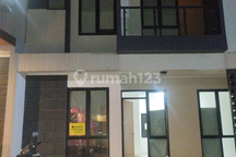 Disewakan Rumah 2 Lantai Lokasi Strategis di Grand Depok City.