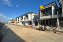Rumah Hook Tengah 2 LT Garden Avenue Cluster Rosewood