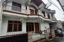 Rumah Mewah 2 Lantai Dekat Alun-Alun Cisaat