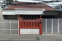 Rumah 2 Lantai Disewakan Siap Huni di Kampung Rambutan