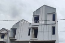Di Jual Rumah Celastet Modren Dua Lantai