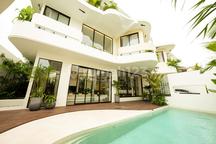 Luxury House Dewi sri Legian Kuta - 3BR Land 315m²