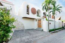 Brand New Modern Villa 300m² di Kartika Plaza Kuta Bali