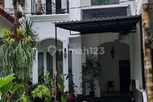JUAL RUMAH HOMEY DALAM KOMPLEKS EKSKLUSIF DI LEBAK BULUS DEKAT MRT FATMAWATI 