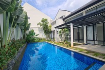 Siap Huni! Rumah 2 Lantai Cantik & Luas 4Kt 4Km, Jalan Lebar, Tenang, Area Selong