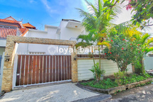 Rumah, Luxury And Modern House With White Nuance In Taman Mumbul, Bali