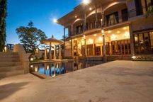 Villa style Colonial 5 kamar tidur View Laut,150 meter ke pantai sanur
