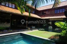 Villa Mewah Gaya Klasik Bali di Sanur, bisa Jalan Kaki ke Pantai