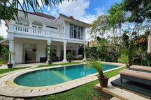 Luxury villa di Seminyak, 4 kamar tidur halaman luas