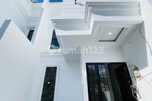 Rumah 2 Lantai Dekat Alun-Alun Depok dan Stasiun Depok Lama