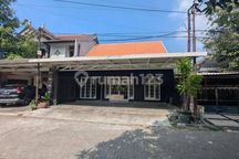 Dibawah Pasar, Rumah Bekas Kantordi Ketintang Permai