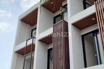 Rumah Baru 3 Lantai Smart Home Dekat Senayan
